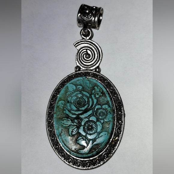 Jewelry - Elegant Silver and Turquoise Large Floral Roses Pendant